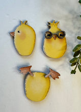 Load image into Gallery viewer, Chicks Set of 3 with Glasses
