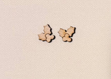 Load image into Gallery viewer, Two Holly Leaves
