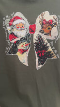 Load and play video in Gallery viewer, Nostalgic Christmas Bow T-Shirt Size MEDIUM
